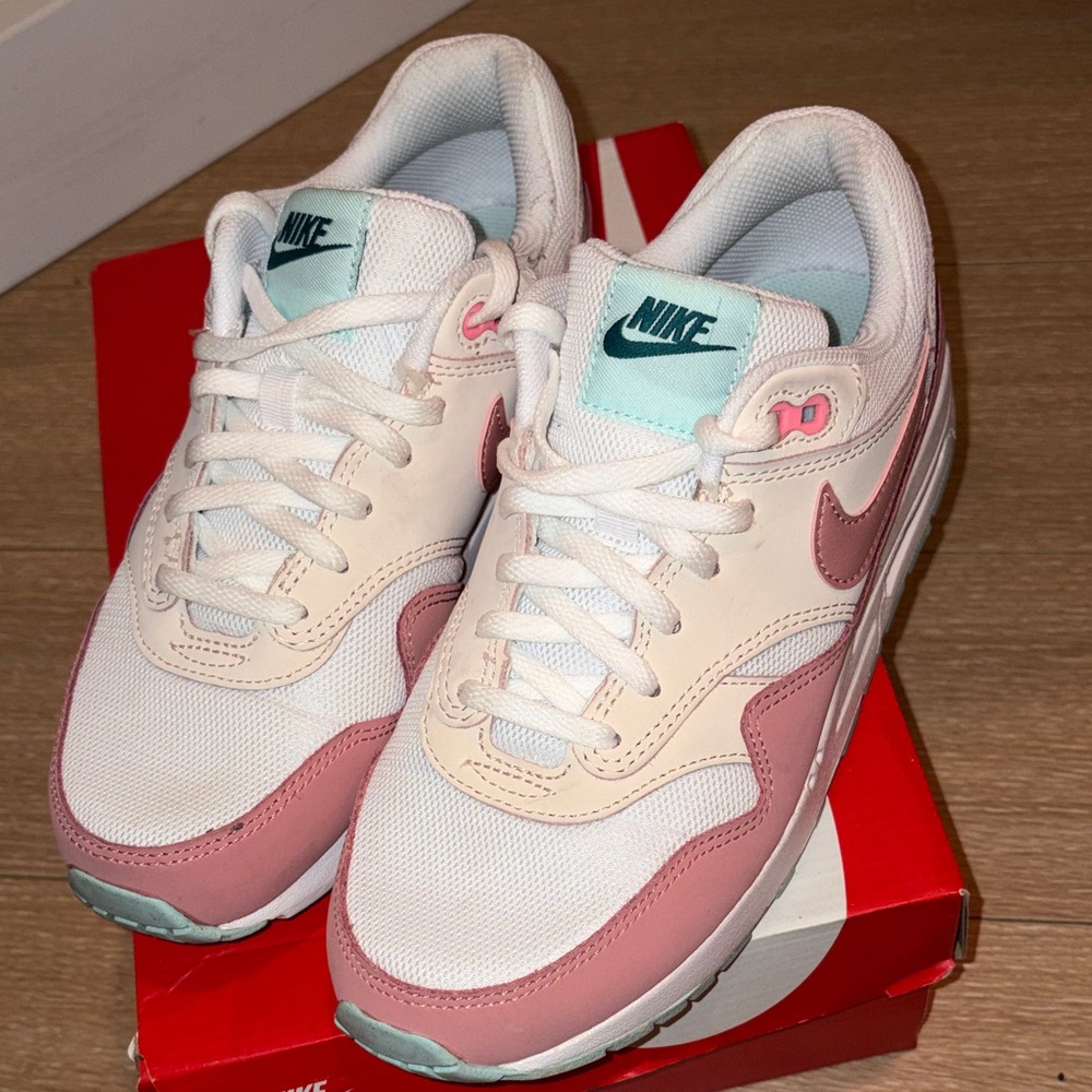 (USED) Nike Girl’s White/Red Stardust-Guava Ice Air Max 1